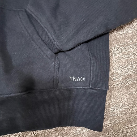 Aritzia TNA Cozy Fleece Boyfriend Fit Cropped Hoodie - Picture 2 of 3